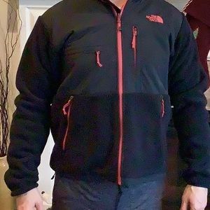 The North Face mens Polartec jacket  size small. 4 front zipper pockets